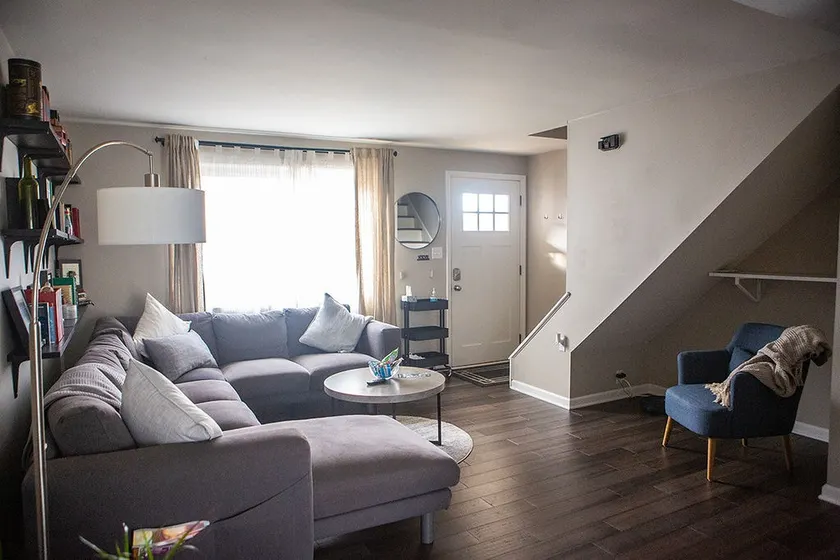 Bright, Modern Townhome with Natural Light - Image 1