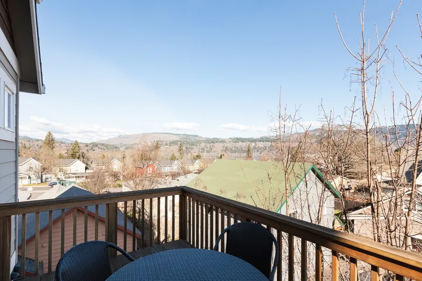 Réserve privée - Cette maison de ville facile à vivre a un emplacement au centre-ville et de nombreuses fonctionnalités intéressantes! - Image 1
