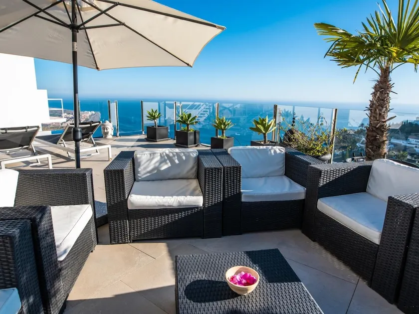 Luxury villa stunning views, private heatable pool - Image 1