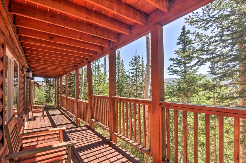 < 1 Mi to Brian Head Resort: Mtn-View Gem w/ Deck - Image 1