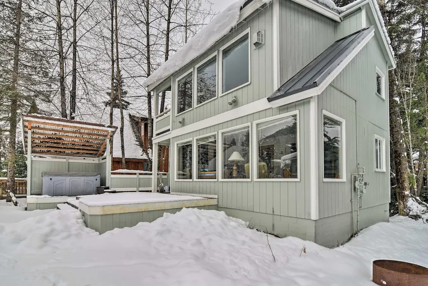 Cabin w/ Hot Tub & Views: 1 Mile to Alyeska Resort - Image 1