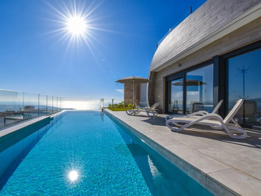Modern luxury villa,sea views,heated pool - Image 1