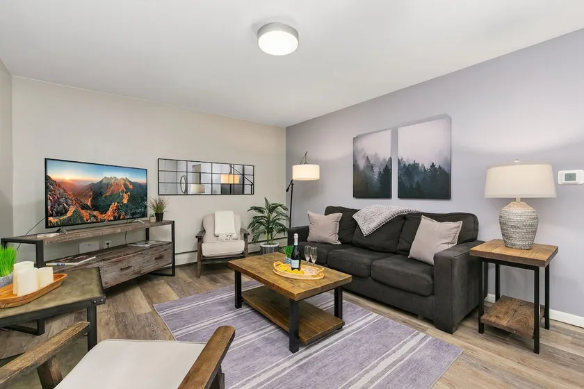 Lavender Suite Relaxed, Walkable Old Town Stay - Image 1