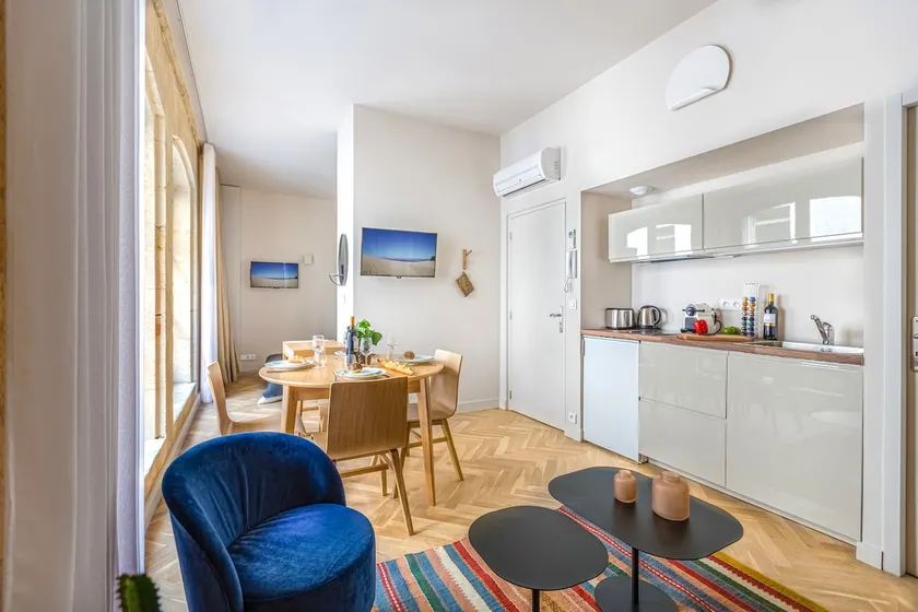 Superb Bordeaux flat in hypercentre for 4 people - Image 1