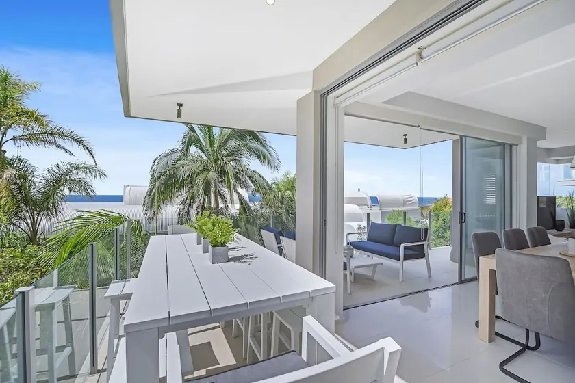 Coastal Chic with Heated Pool, Quiet Location - Image 1