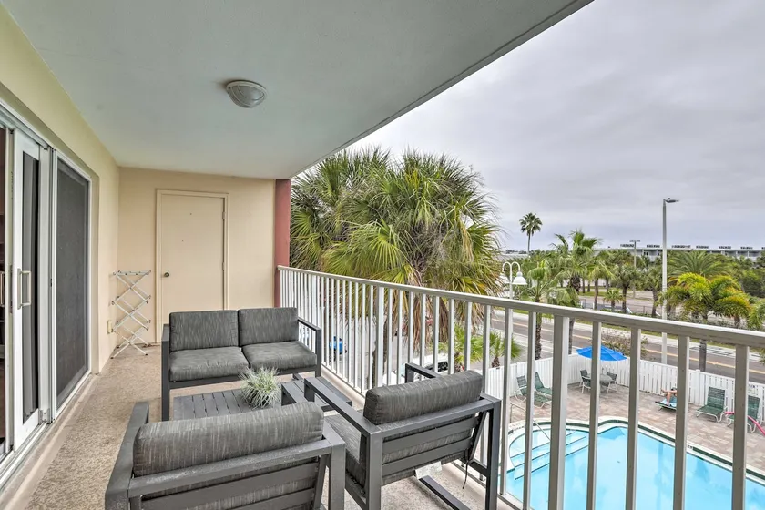 Pool Access! Indian Shores Beachfront Condo - Image 1