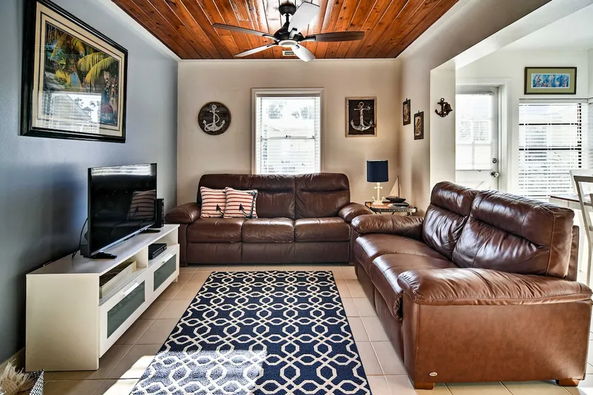 Steps to Beach, Cabana: Indian Shores Cottage - Image 1