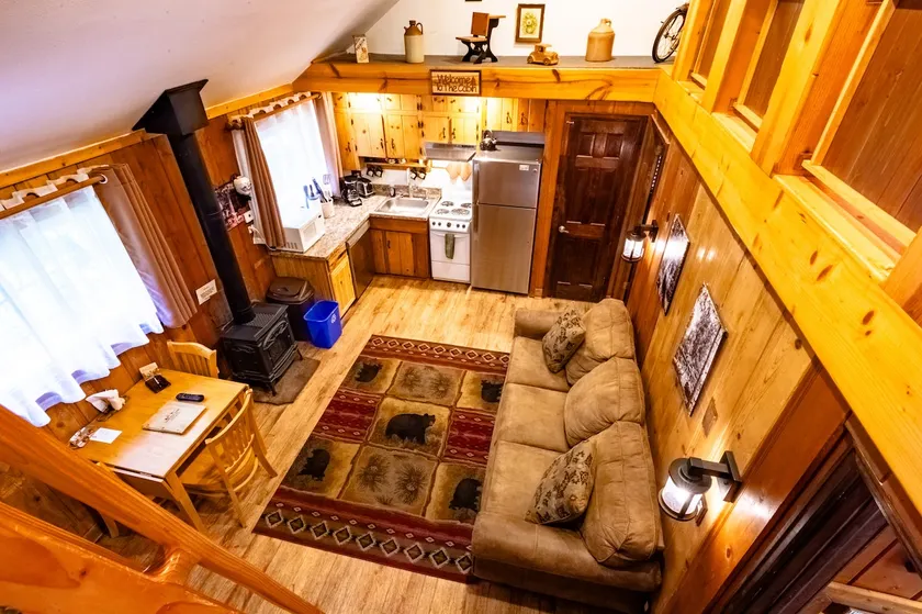 Alpen Way Chalet Mountain Lodge - Image 1