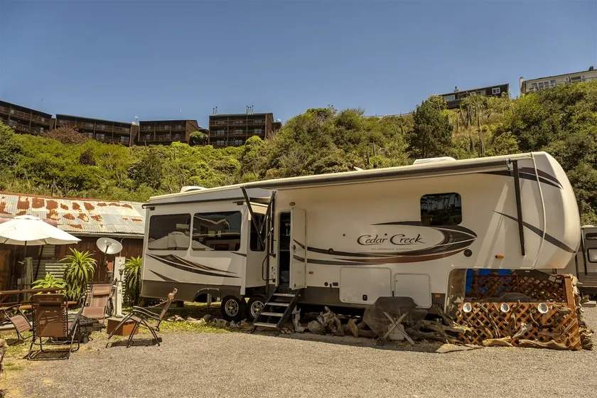Dans le port de Noyo - Caravane de tourisme / terrasse meublée NEUF - Image 1