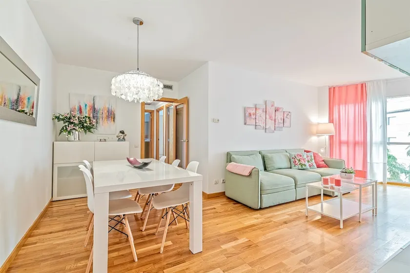 Warm apartment with pool in Barcelona - Image 1