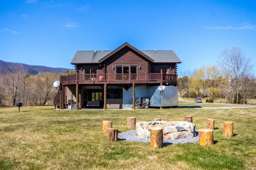 Poppy's Hideaway on the Shenandoah River! - Image 1