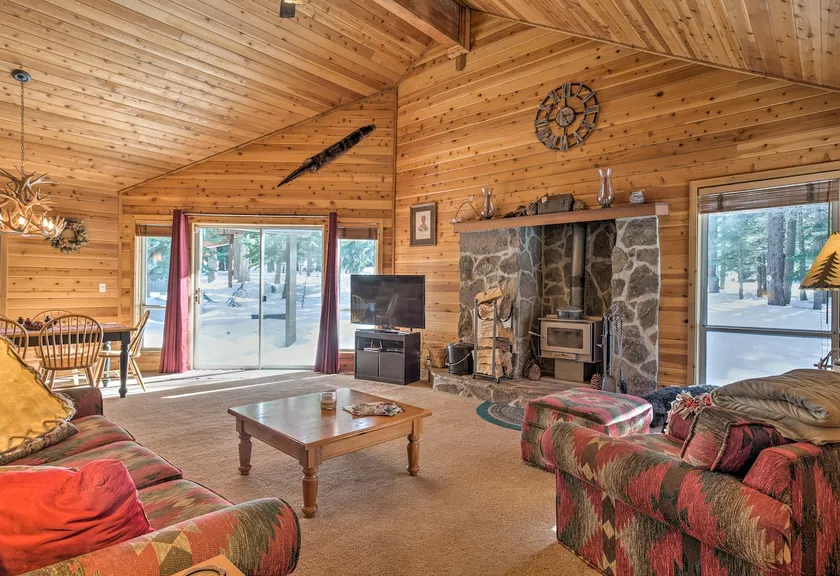 Cabin < 2 Mi to Tahoe Donner Downhill Ski Resort - Image 1