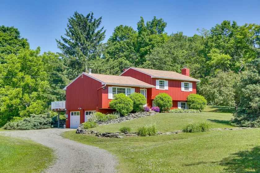 Hudson Valley Horse Farm Retreat in Salt Point - Image 1