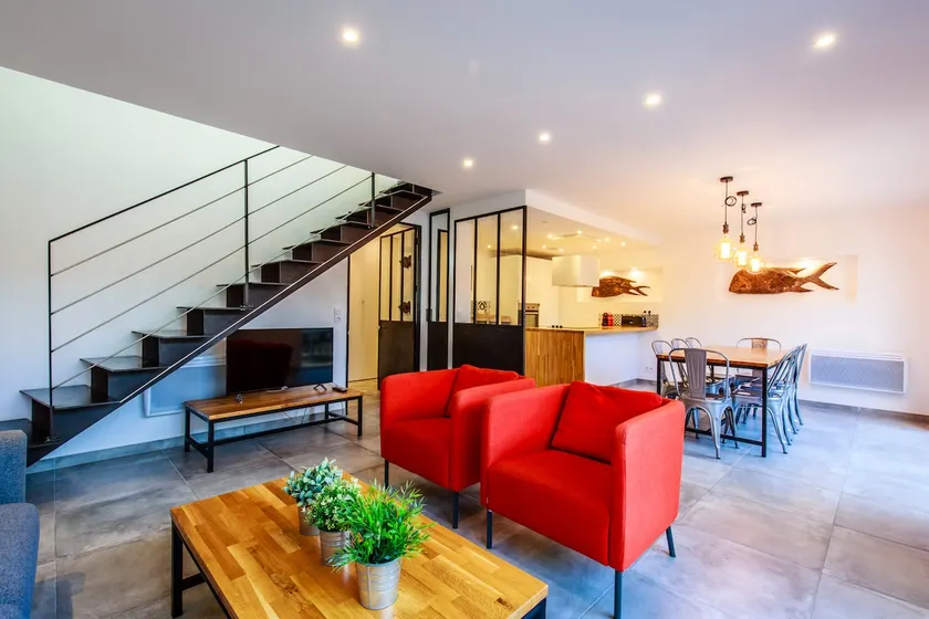 Modern beach house with large terrace - Image 1