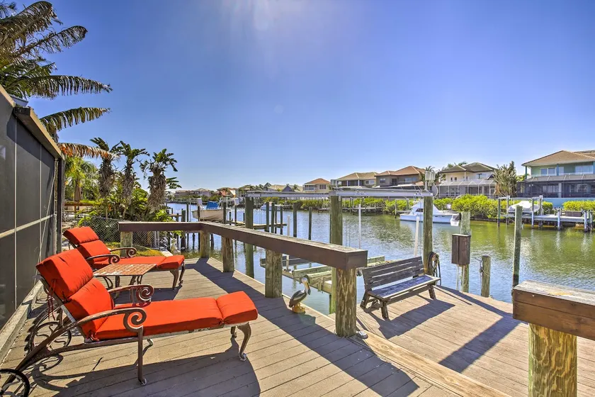 Solar-Heated Pool! Tropical Apollo Beach Hideaway - Image 1