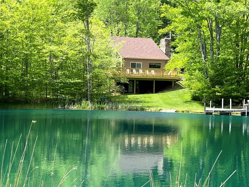 SS12-Fish Pond! Hot Tub! Fire Pit! 5 min to - Image 1