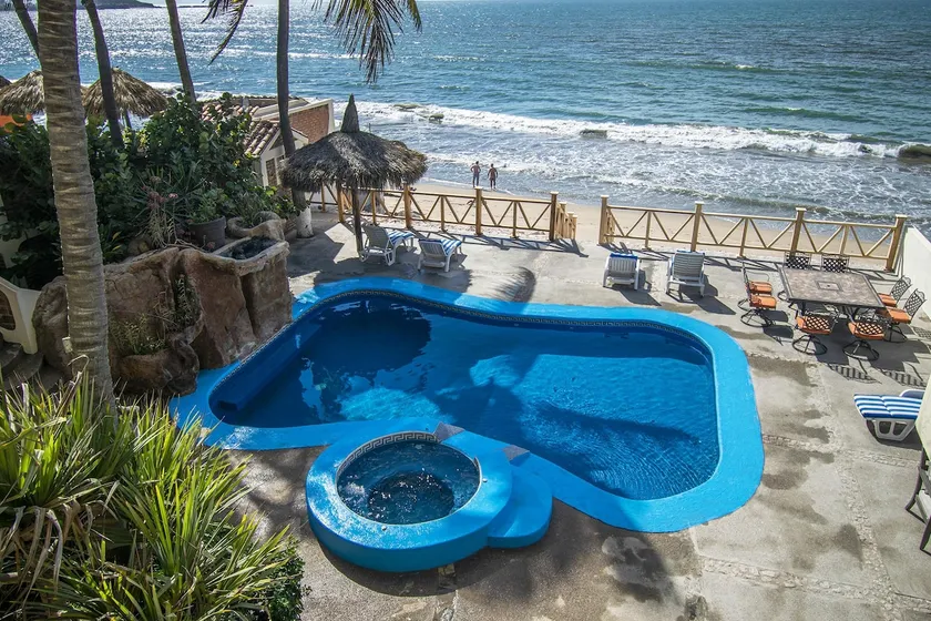 Sandcastle Beachfront Villa with Pool - Image 1