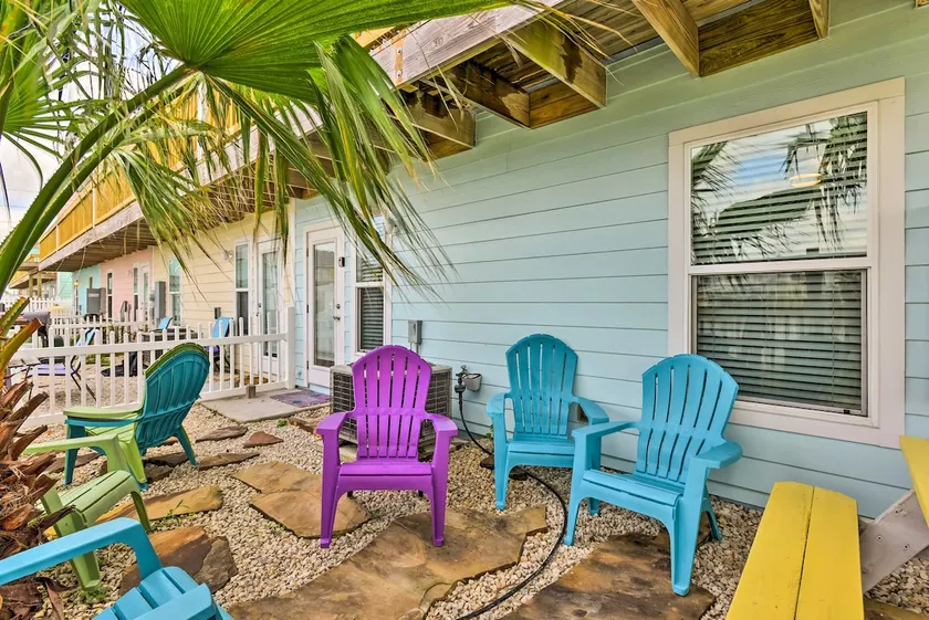 Near Beach & Golfing: Port Aransas Condo w/ Deck - Image 1