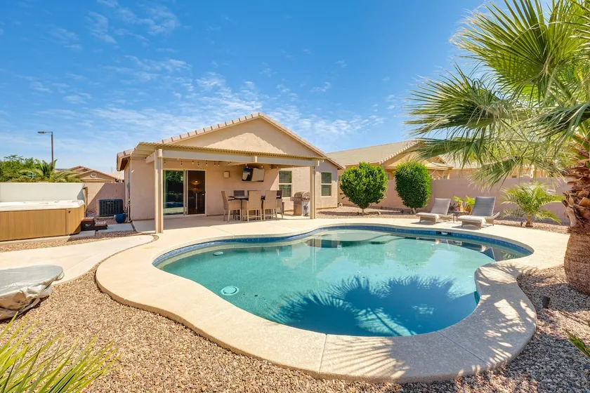 Backyard Oasis: Updated San Tan Valley Escape - Image 1