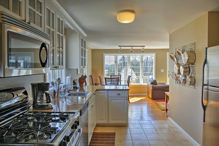 Peaceful Waterfront Apt w/ Deck, 22 Mi to Portland - Image 1