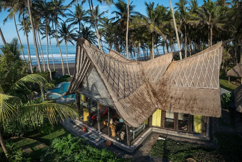 Beachfront Villa Laut Tabanan - Image 1