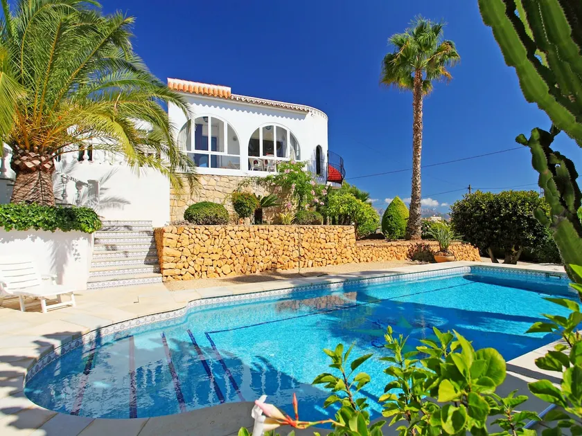 Agréable maison entièrement équipée avec piscine, terrasse et barbecue | Idéale pour le télétravail - Image 1