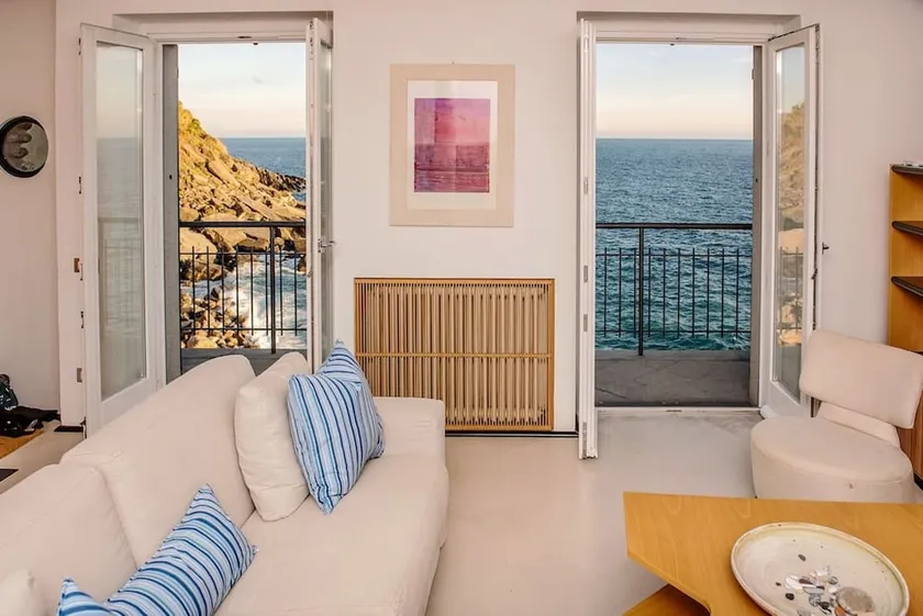 Carattino 12 Idyllic Seafront Retreat - Image 1