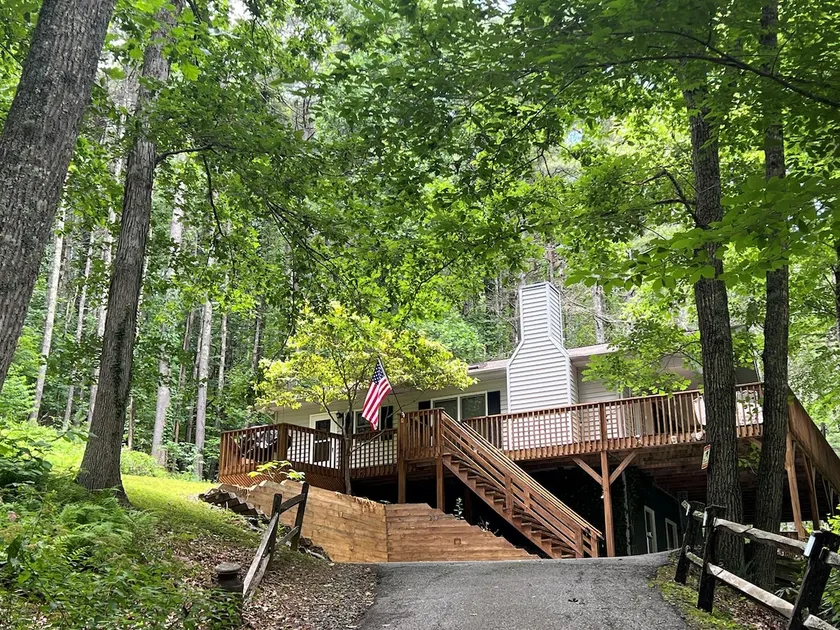 New River Haven-Riverfront, Hot Tub, Dog Friendly - Image 1