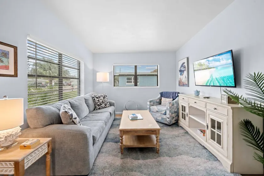 Downtown Cottage - Walk to the Beach & Restaurants - Image 1