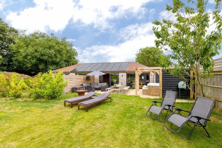 Maison avec internet haut débit, jardin et barbecue - Image 1