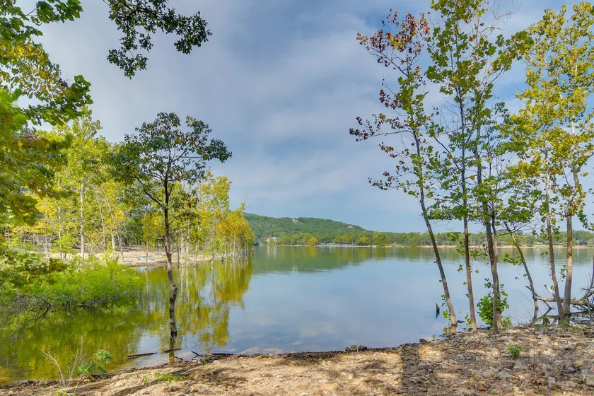 Relax Fireside! Hot Tub Haven on Table Rock Lake - Image 1