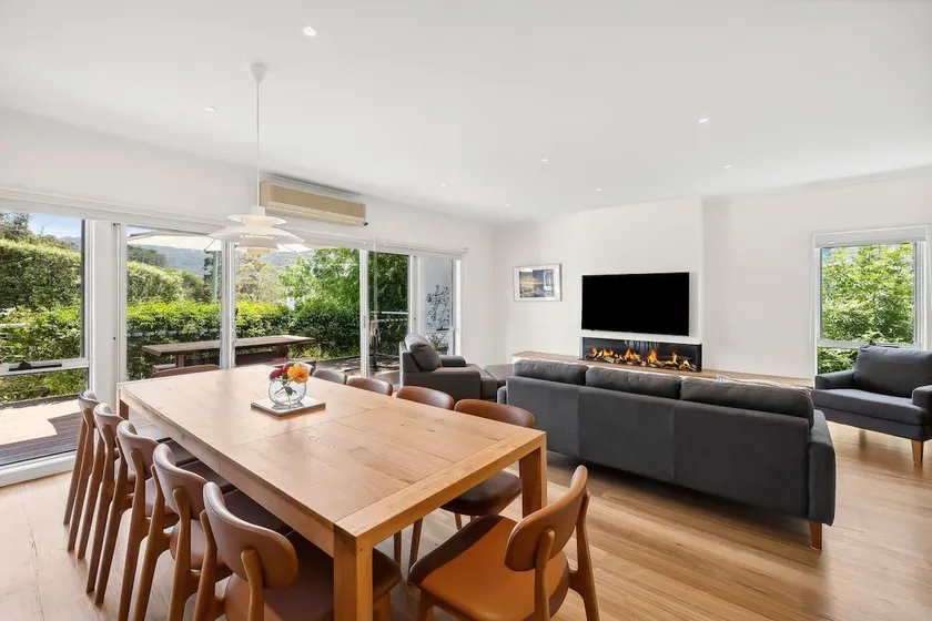 Luxury Lorne - Walk to the Beach - Image 1