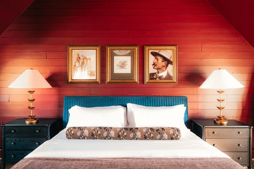 Carriage House at The Dove Inn - Image 1