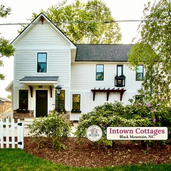Cozy Family Retreat w/HT-Sauna Deck & DT Charm - Image 1