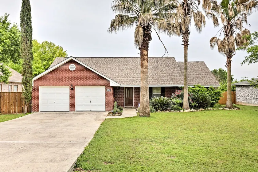 2 Mi to Lake McQueeny: Gem w/ Covered Patio - Image 1
