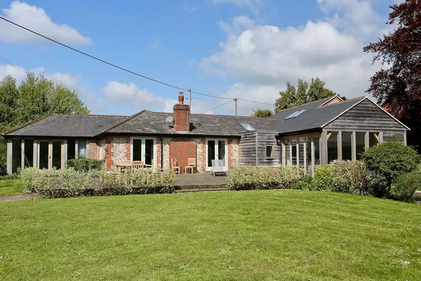 Stunning Cottage in South Downs National Park - Image 1
