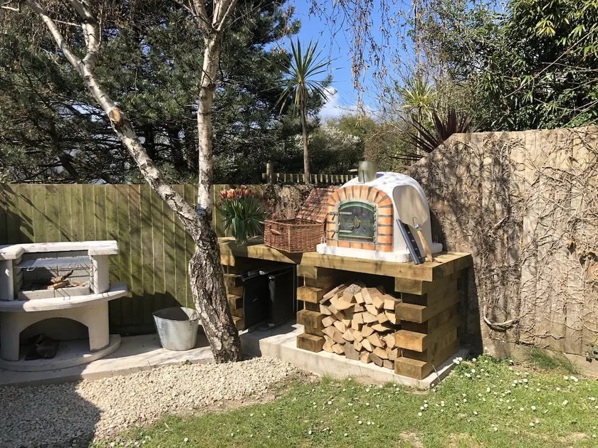 Rummelig 4 værelses familie sommerhus Croyde med Hot Tub - Image 1