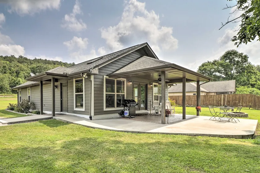 Mountain Home Cottage w/ Deck on White River! - Image 1