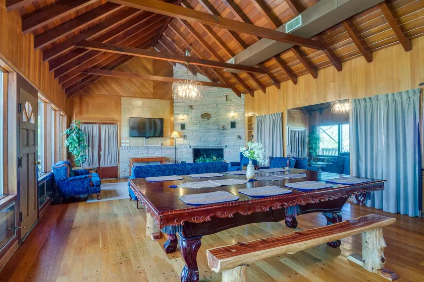 'Ledge Lodge' Burkesville Getaway: Pool & Views! - Image 1