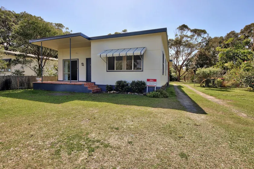 Mullers Cottage at Hat Head - 25 Straight Street - Image 1