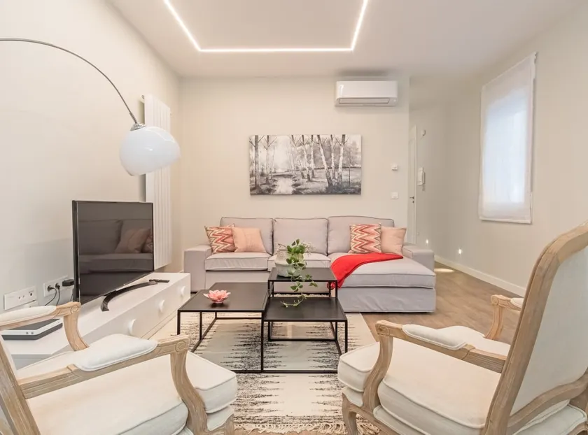 Stylish 3-Bedroom Apartment in Chueca - Image 1