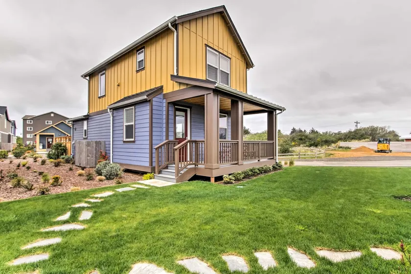 Walk to Beach: Ocean Shores House w/ Fireplace - Image 1