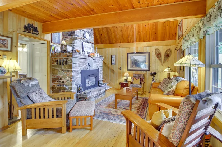 Owls Nest Gold Bar Cabin with Hot Tub and Fireplace - Image 1