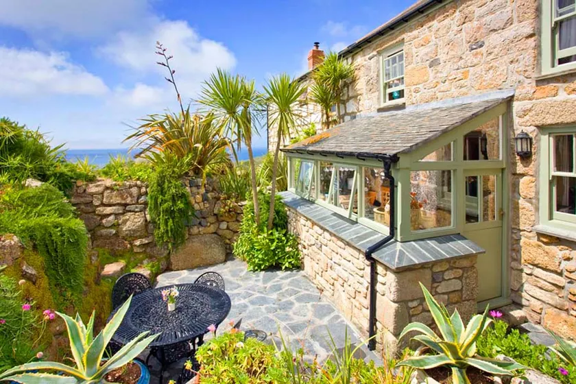 Penrose Beach Cottage Sea Views Garden Patio - Image 1