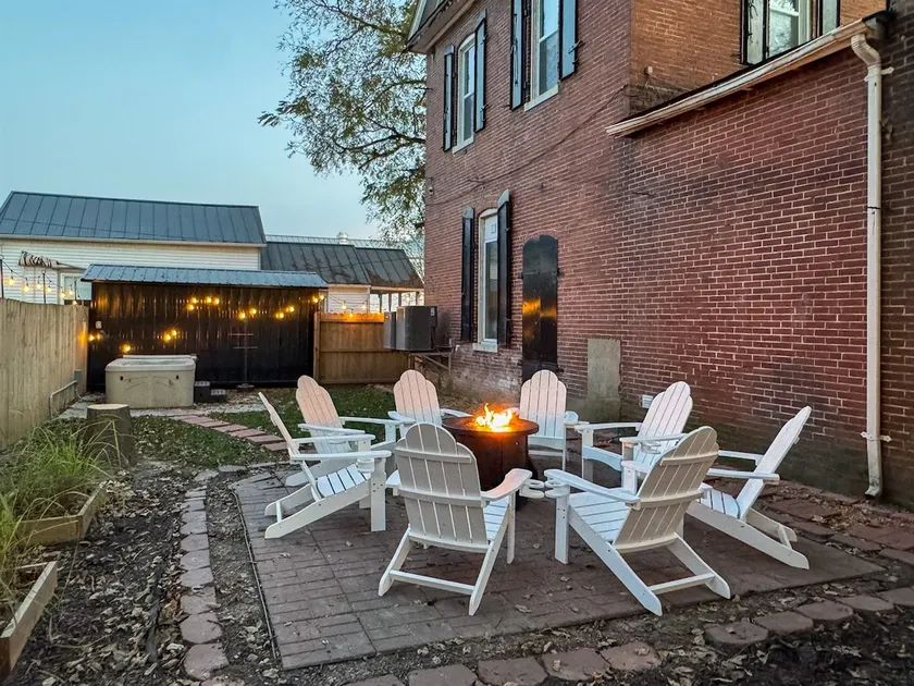 Bank Haus - Ausgestellt bei USA Today Travel - Weingüter, Katy Trail, Hundefreundlich - Image 1