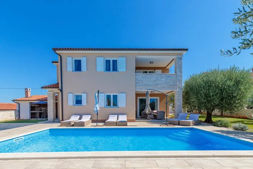 Villa Terlevic med pool omgivet af olivenlunde - Image 1