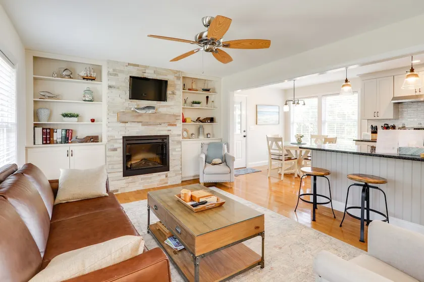 Pawcatuck Riverfront Home w / Yard - Mins to Beach! - Image 1