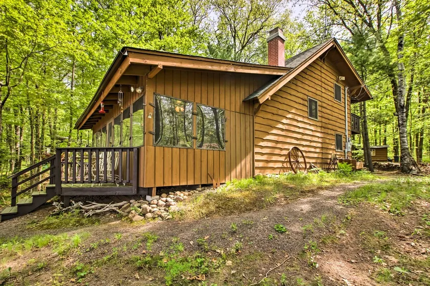 Lakefront Cumberland Cabin w/ Dock & Fire Pit! - Image 1