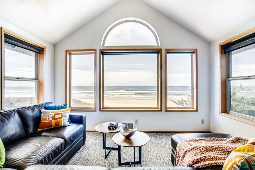 Oceanfront! Sandy Beach! Hot Tub! ~ Sand Castle - Image 1