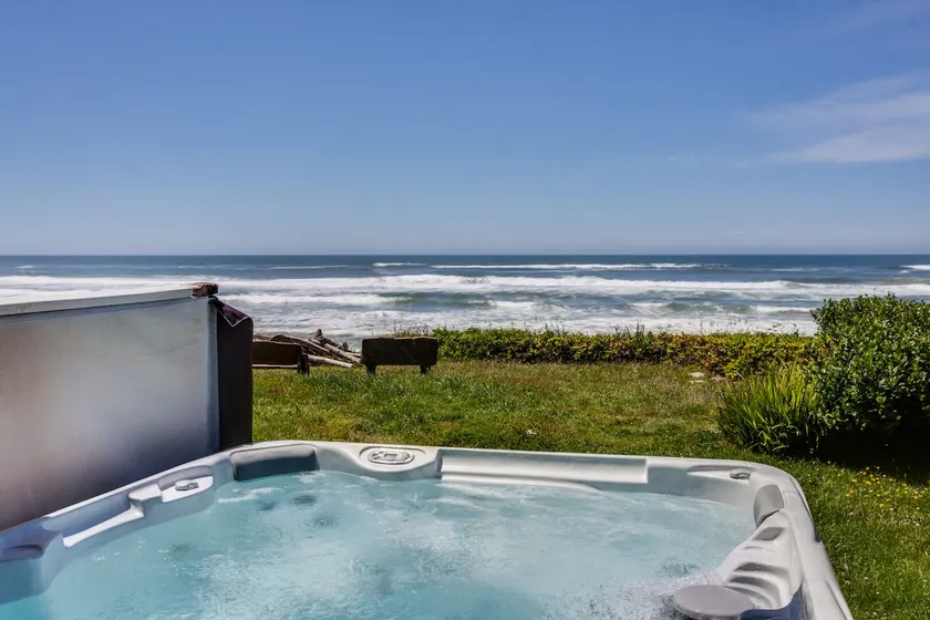 Hjem ved havet med boblebad på miles af sandstrand nær Yachats! Hundevenlig! GRATIS NAT! - Image 1